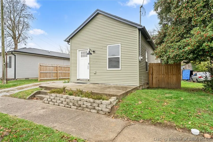 917 Fulton Street, Jeffersonville, IN 47130 - #2
