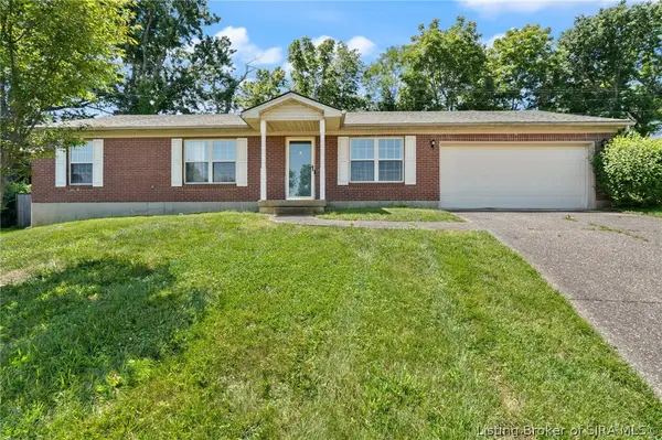 61 Wolfe Trace Ct, New Albany, IN 47150