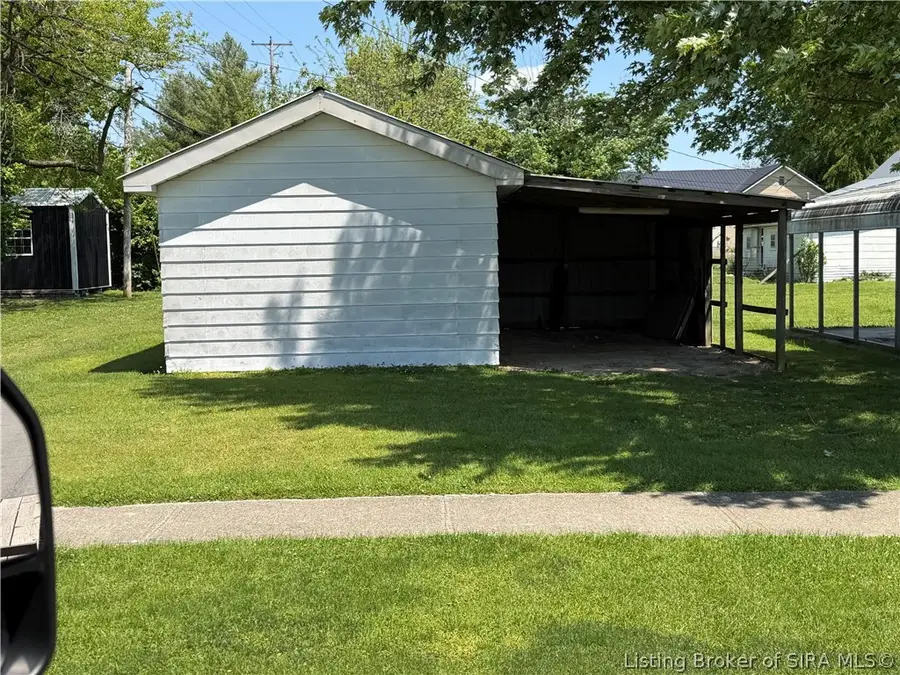 527 W Grissom Avenue, Mitchell, IN 47446 - #3