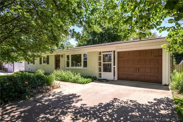 108 E Flamingo Drive, Clarksville, IN 47129