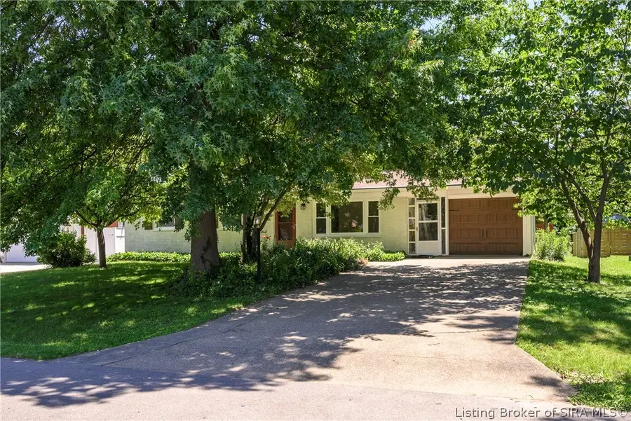 108 E Flamingo Drive, Clarksville, IN 47129 - #2