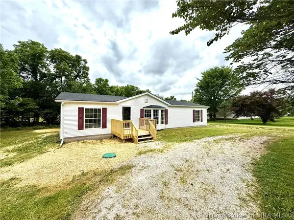 3947 E Dutch Creek Road, Pekin, IN 47165