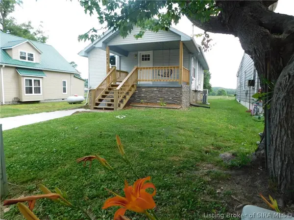 237 E Karnes Court, Pekin, IN 47165