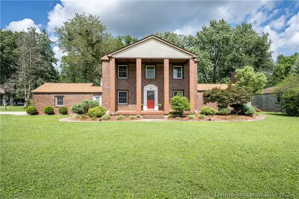 15 Forest Drive, Jeffersonville, IN 47130