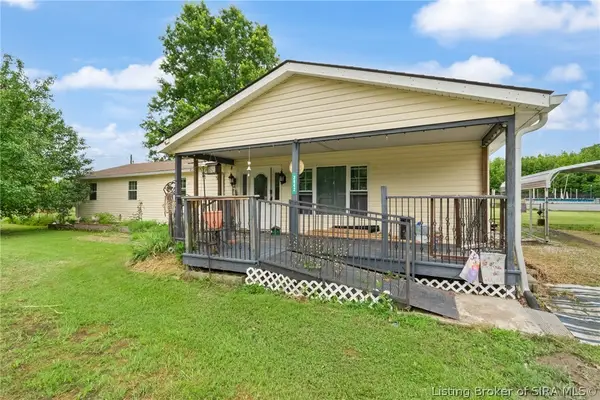 3842 S Goss School Road, Pekin, IN 47165