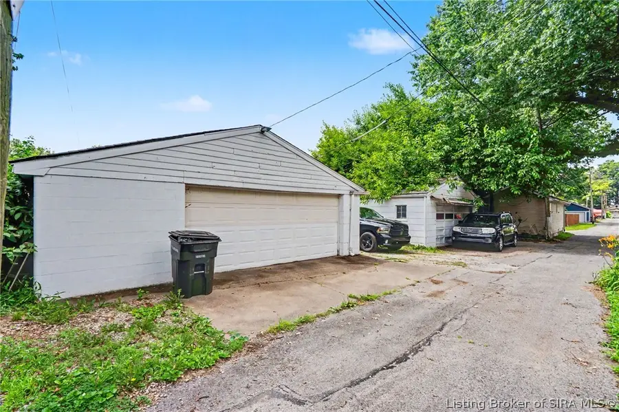 1105 E 10th Street, Jeffersonville, IN 47130 - #2