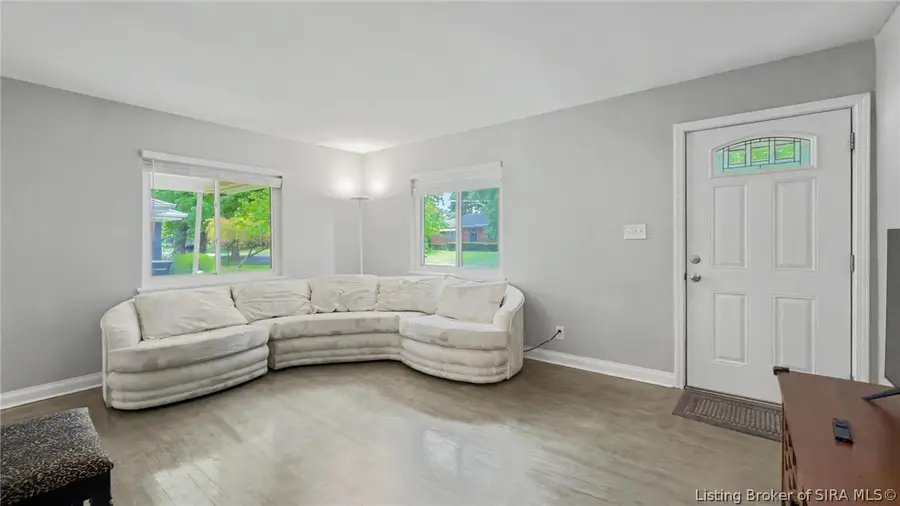 906 Morris Avenue, Jeffersonville, IN 47130 - #2