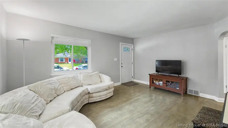 906 Morris Avenue, Jeffersonville, IN 47130 - #3