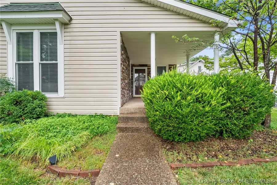 819 E Court Avenue, Jeffersonville, IN 47130 - #3