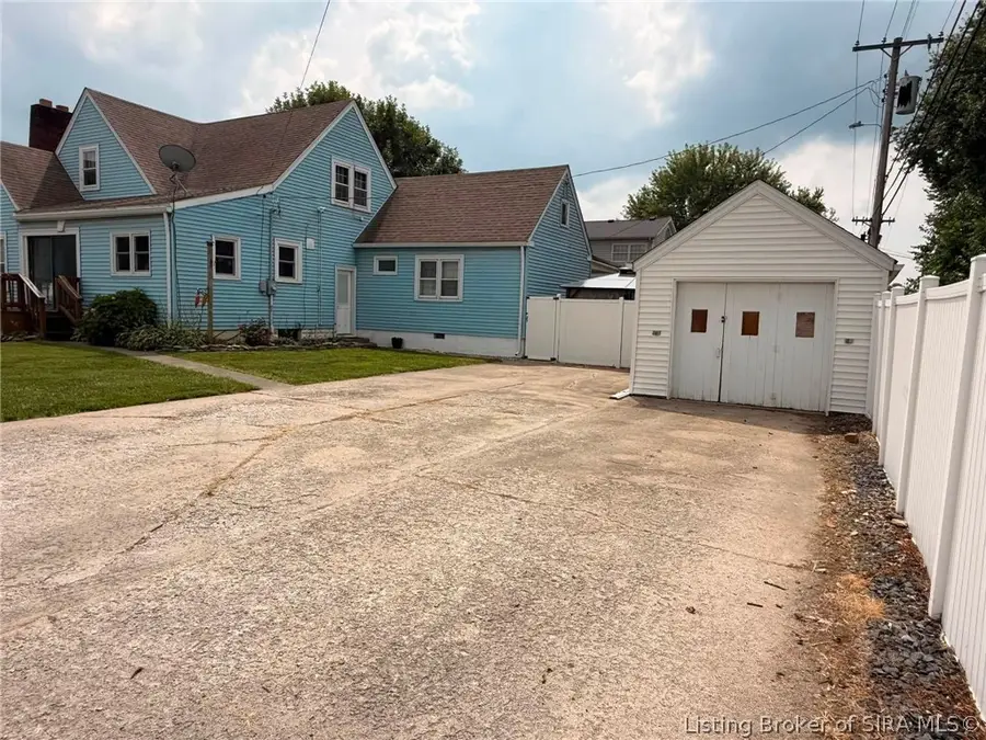 718 W Walnut Street, Scottsburg, IN 47170 - #2