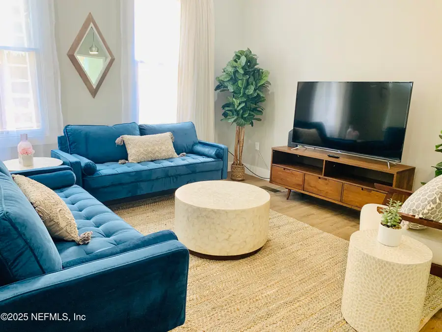 325 E 1st Street, Jacksonville, FL 32206 - Image #2