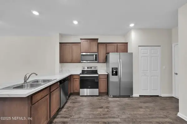 837 Capitol Parkway, Jacksonville, FL 32218