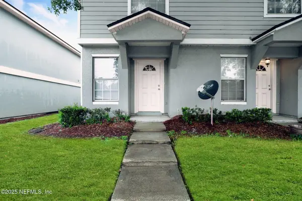 8446 Mcgirts Village Lane, Jacksonville, FL 32210