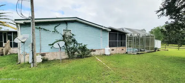 390 State Road 100, San Mateo, FL 32187