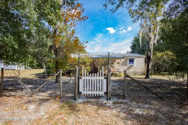 210 Lenore Avenue, Interlachen, FL 32148