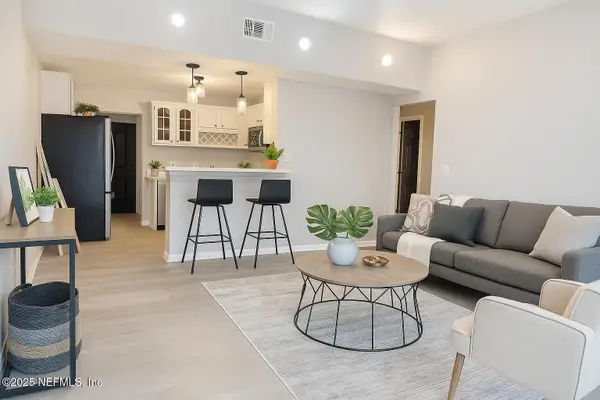 2326 Leonid Road, Jacksonville, FL 32218