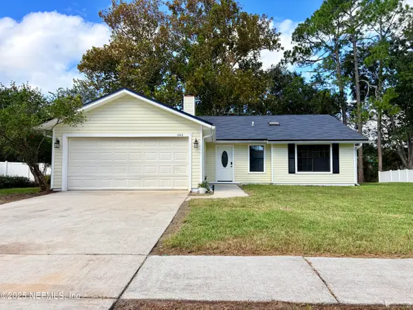 1742 Tiffany Pines E Circle, Jacksonville, FL 32225