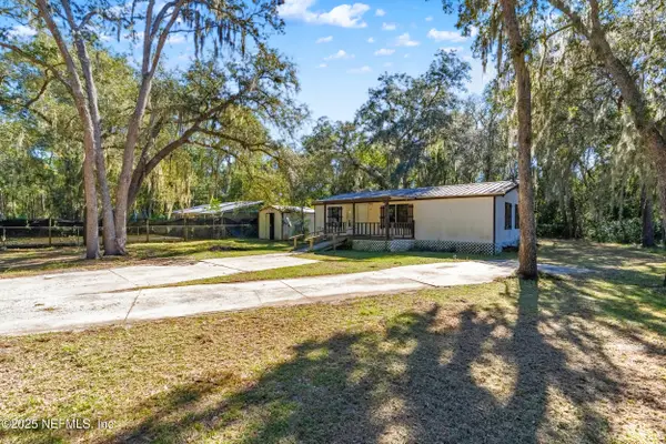 105 Leisurely Avenue, Satsuma, FL 32189