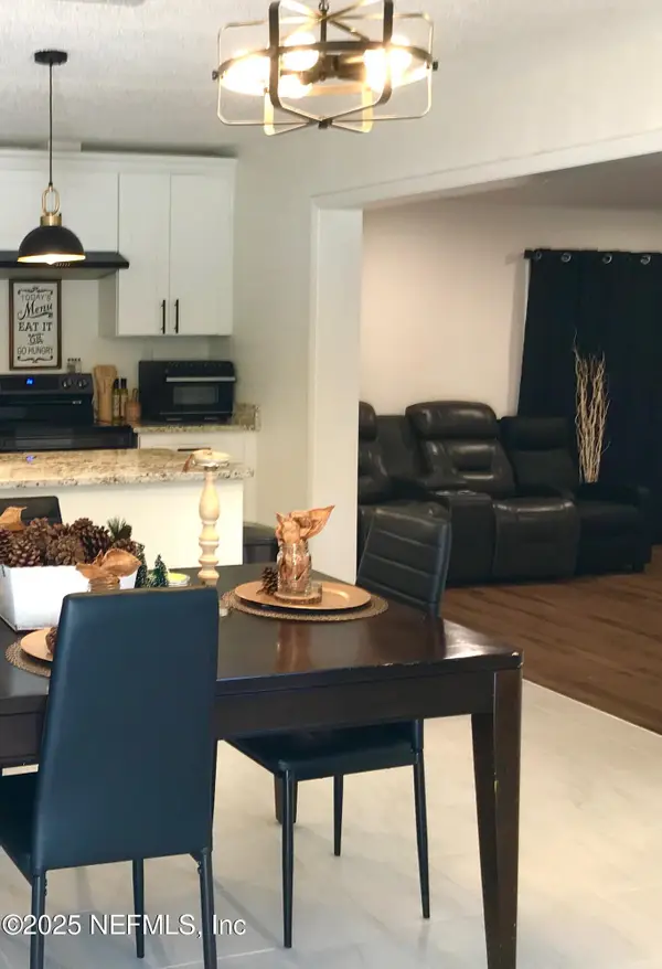 7947 Chateau Drive, Jacksonville, FL 32221