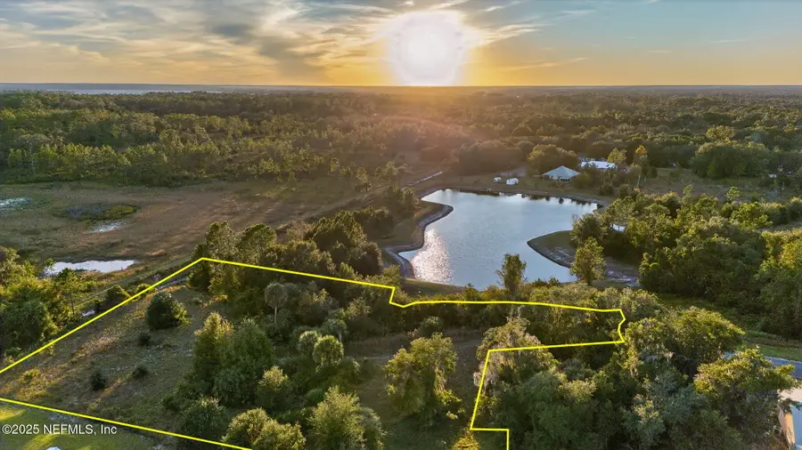 211 Village Drive, Welaka, FL 32193 - Image #2