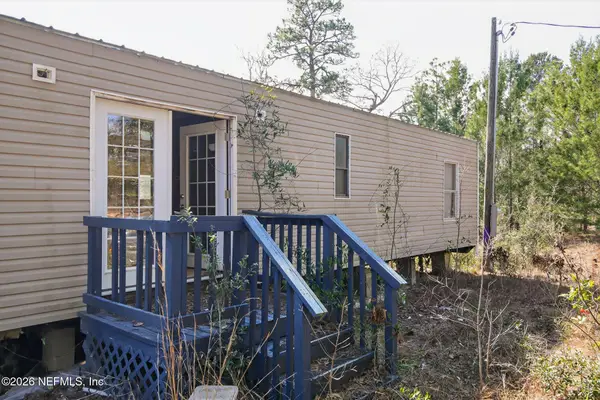 171 E Washington Street, Hawthorne, FL 32640