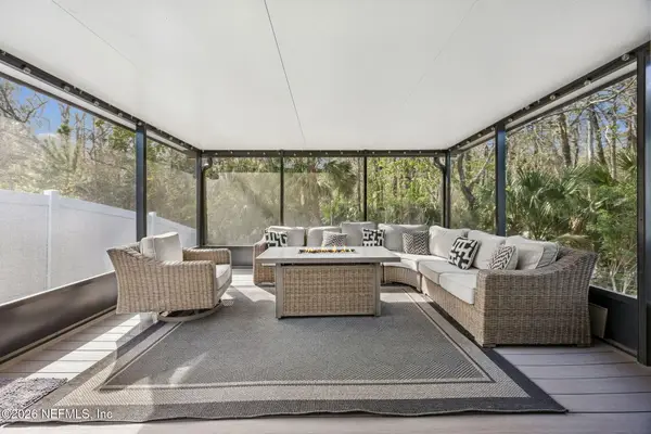 7856 Meadow Walk Lane, Jacksonville, FL 32256