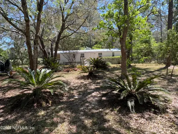 135 & 137 Country Living Lane, Melrose, FL 32666