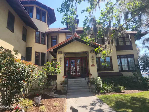 212 St Johns Avenue #201, Green Cove Springs, FL 32043