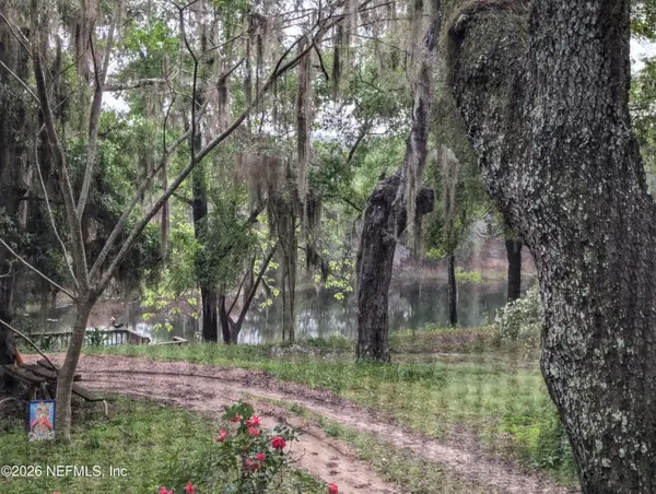 183 Sherman Drive Circle #B, Interlachen, FL 32148
