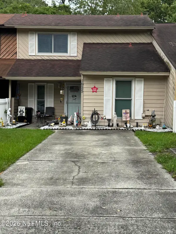 1925 Oak Water Drive, Jacksonville, FL 32225