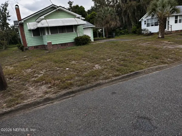 7180 Lucky W Drive, Jacksonville, FL 32208
