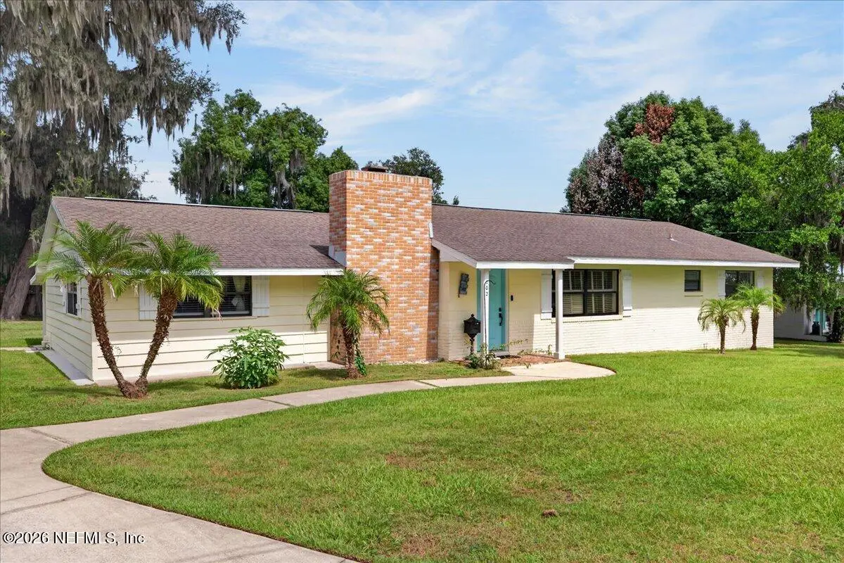 202 Lakeview Avenue, Crescent City, FL 32112 - #1