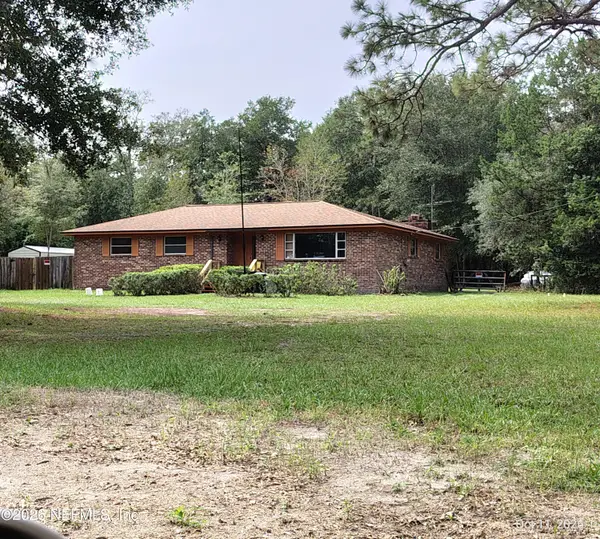 677 Lake Asbury Drive, Green Cove Springs, FL 32043