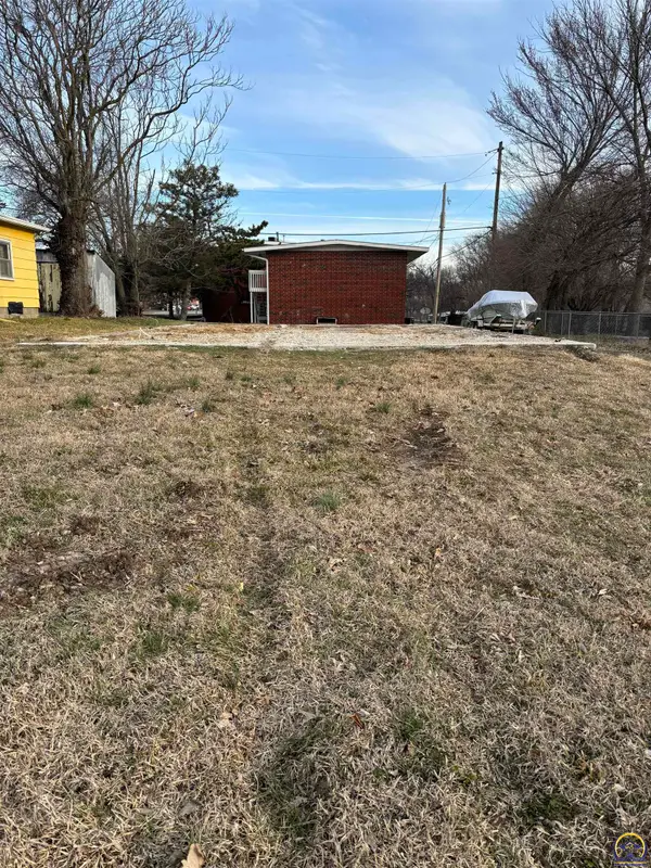 712 E Ninth St, Emporia, KS 66801