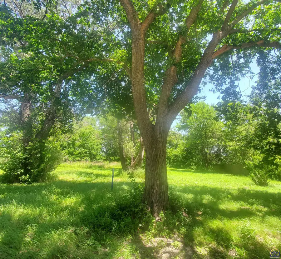 524 N 6th St, Osage City, KS 66523 - #2