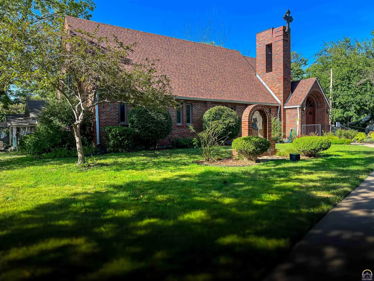 2516 SW Huntoon St, Topeka, KS 66604 - #1