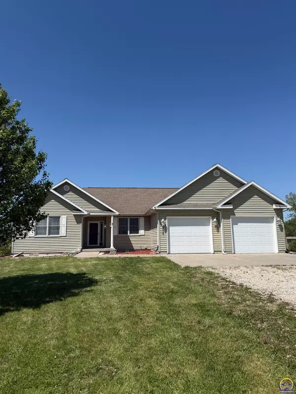 6036 SE Adams St, Topeka, KS 66609