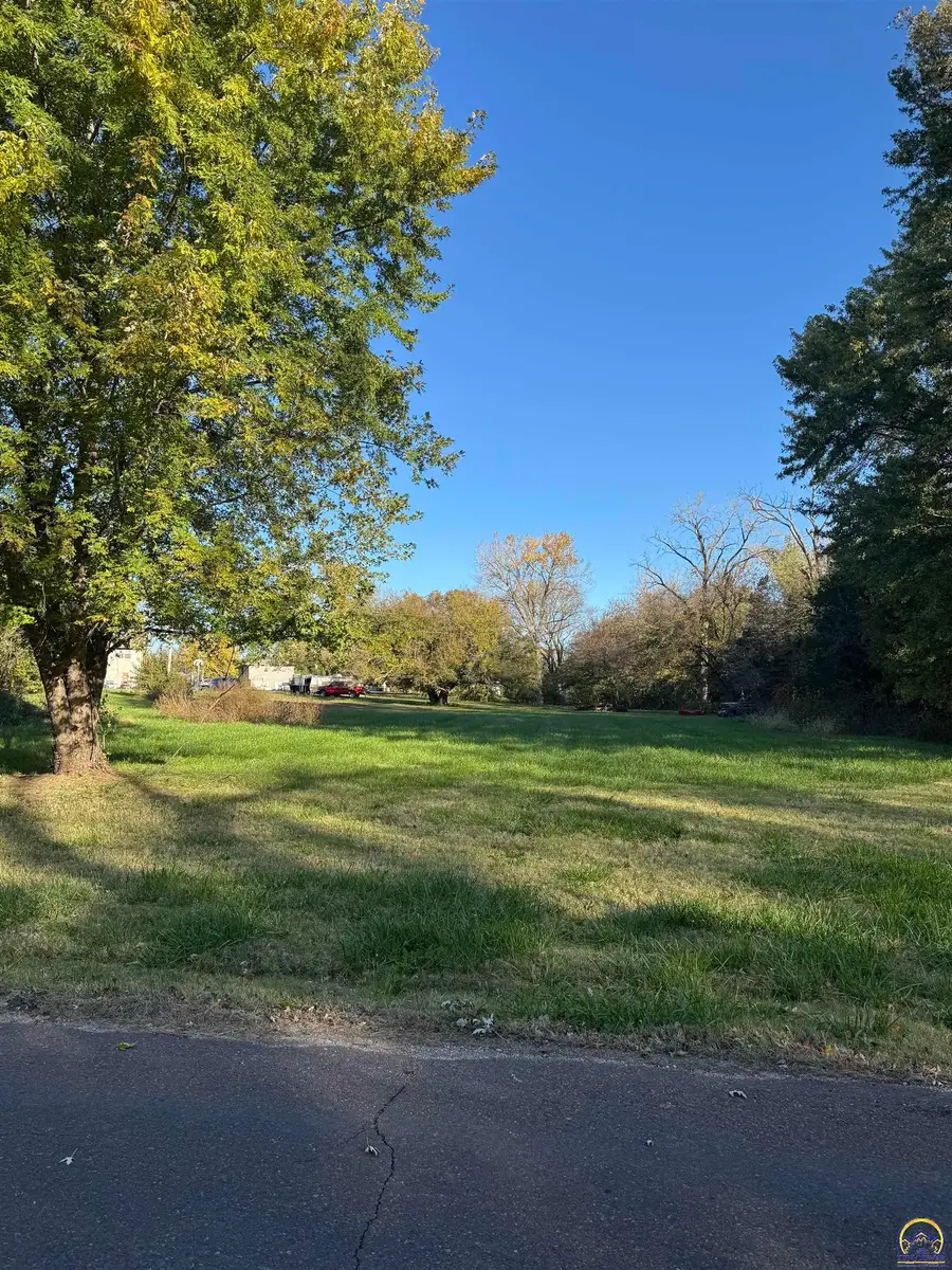 NE 58th St, Topeka, KS 66617 - #2