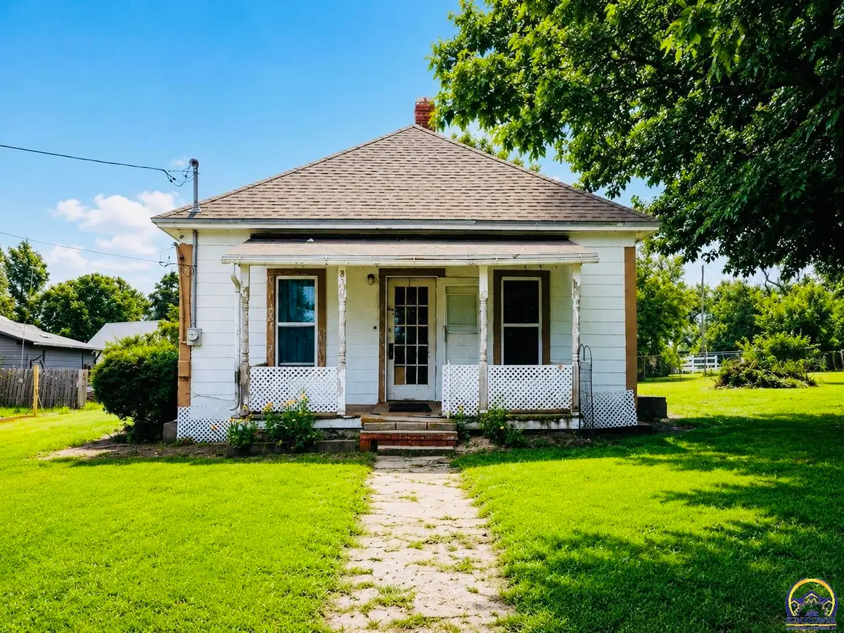 830 Locust St, Nortonville, KS 66060 - #1