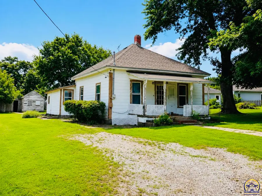 830 Locust St, Nortonville, KS 66060 - #2