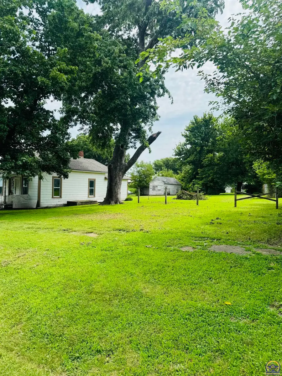 830 Locust St, Nortonville, KS 66060 - #3