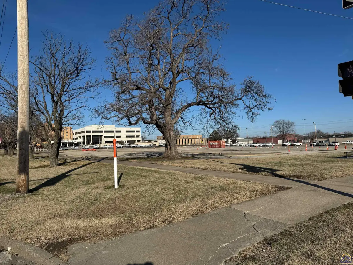 400 SE 8th Ave, Topeka, KS 66607 - #1