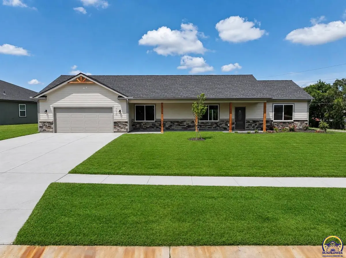 7600 SW 24th Ter, Topeka, KS 66614 - #1