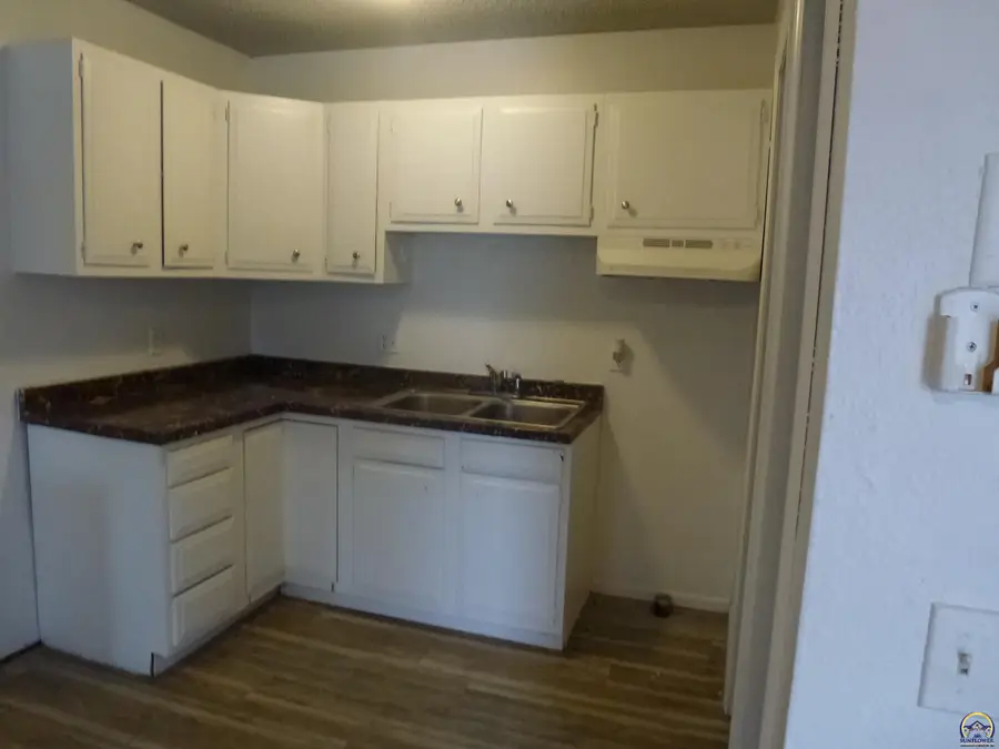 905-909 East St, Emporia, KS 66801 - #3
