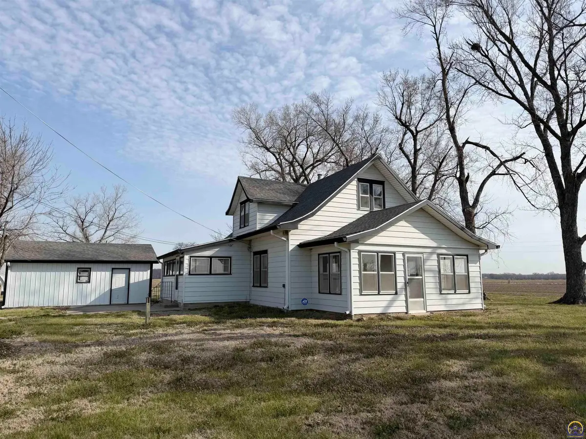 2910 21st St, Topeka, KS 66617 - #1