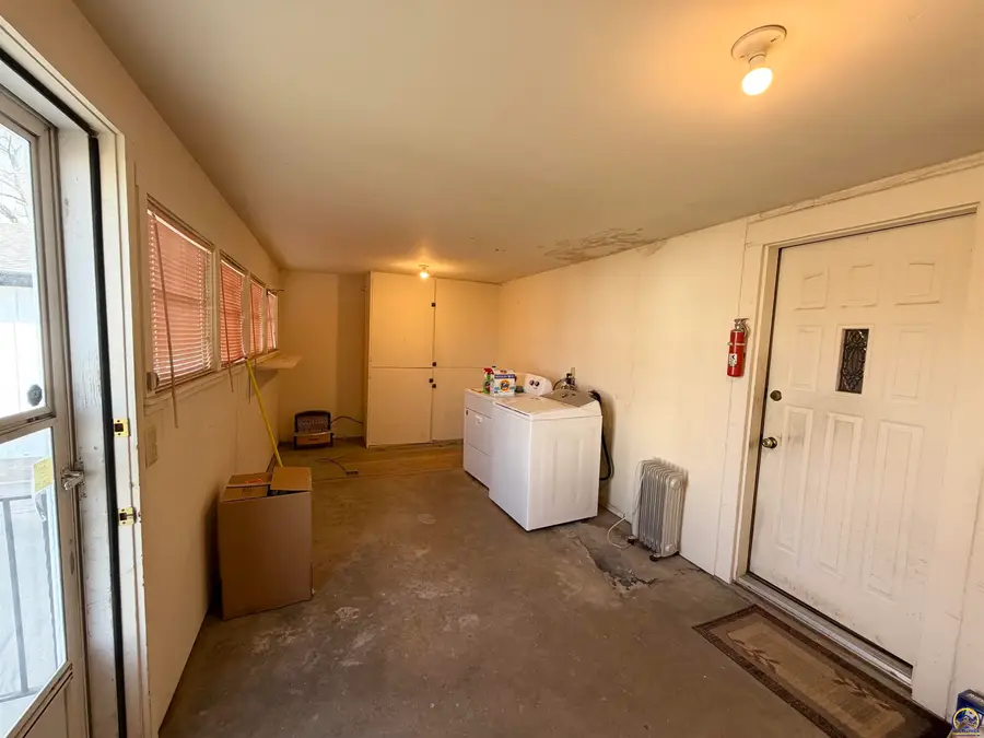 2910 21st St, Topeka, KS 66617 - #3