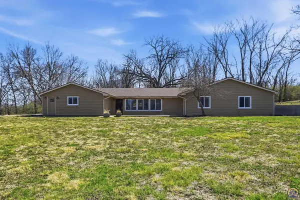 9540 SW Hodges Rd, Auburn, KS 66402