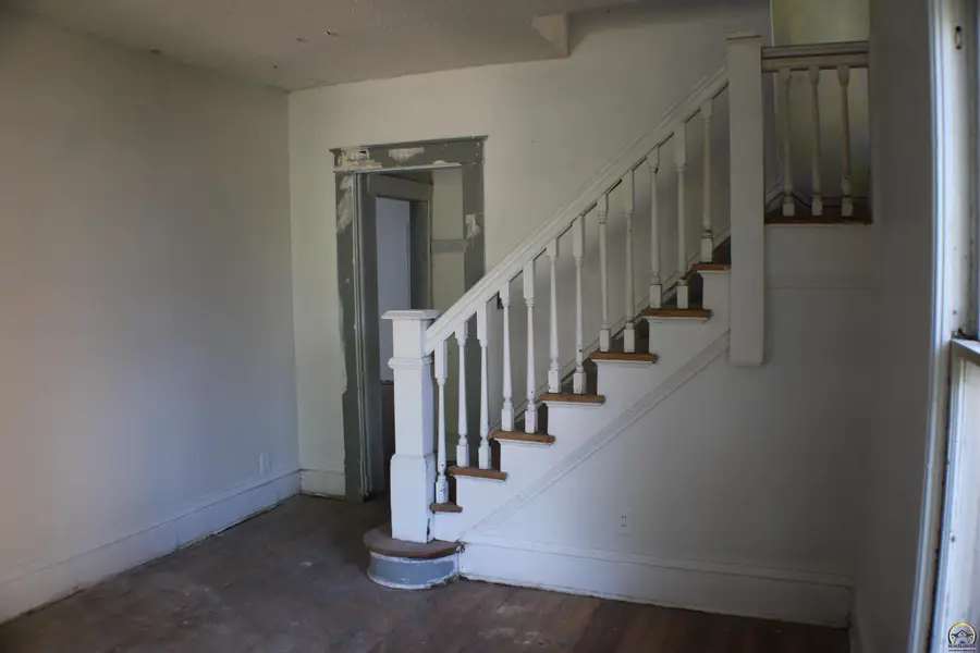 217 SW Tyler St, Topeka, KS 66603 - #3