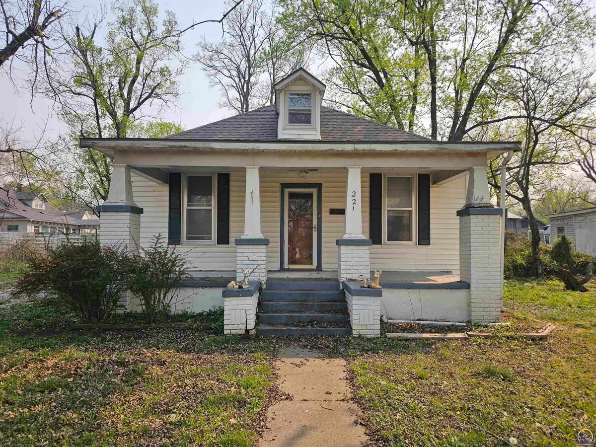 221 E Lincoln, Madison, KS 66860 - #1