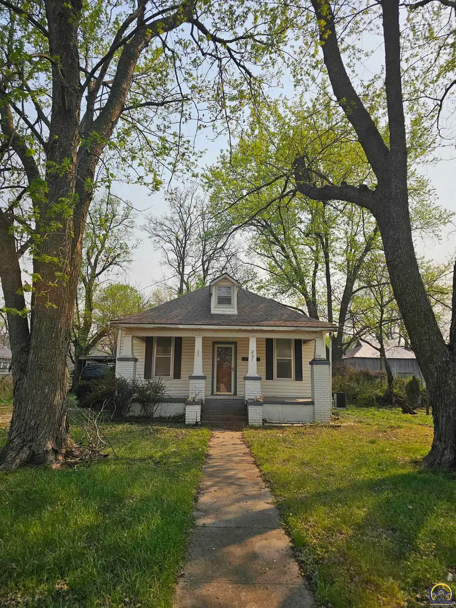 221 E Lincoln, Madison, KS 66860 - #2